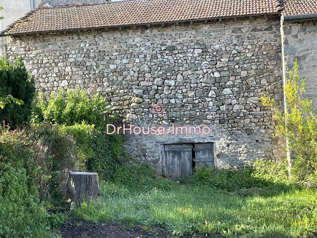 Maison à SAINT-PIERRE-DU-CHAMP