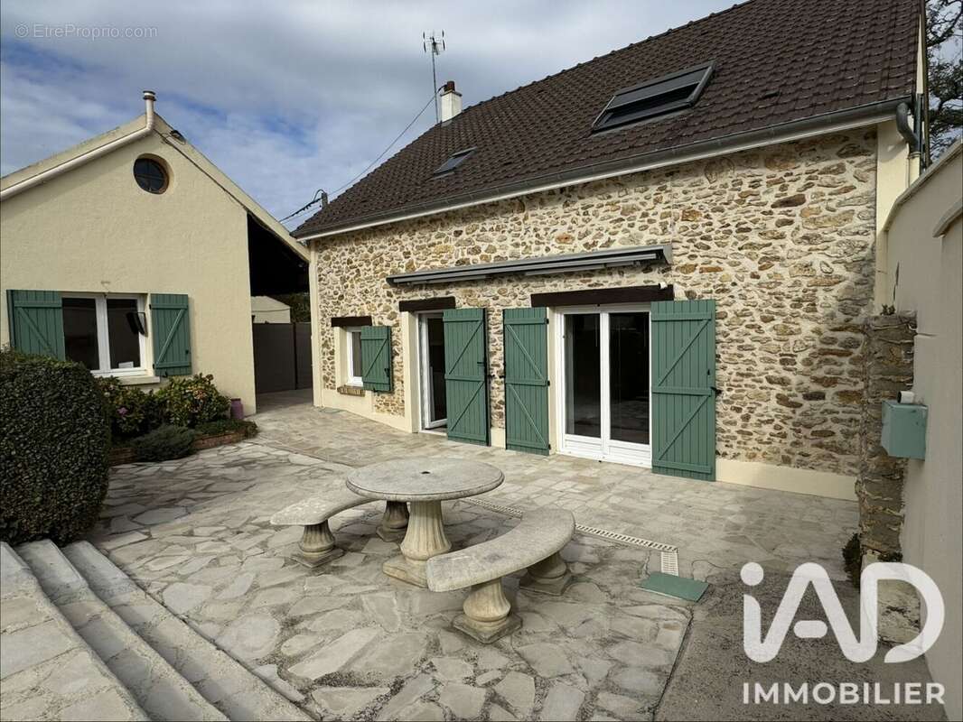 Maison 188 m² à Liverdy-En-Brie  - photo 9