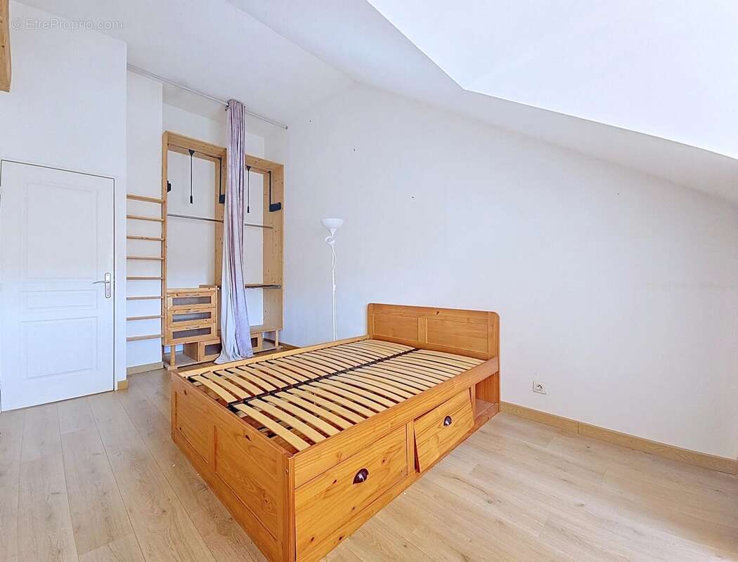 La varenne - duplex dernier etage - photo 10