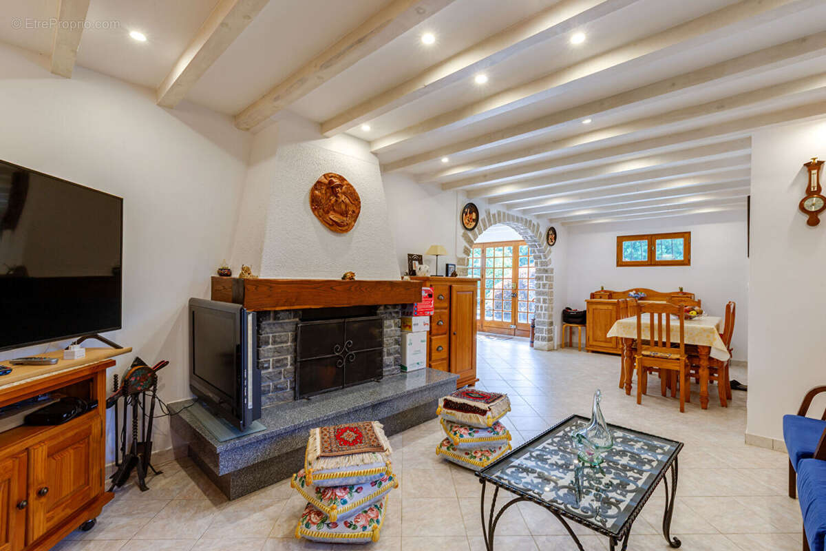 Maison Yvoire 4 pièces 100,50 m² sur 1180 m² de terrain avec piscine. - photo 7