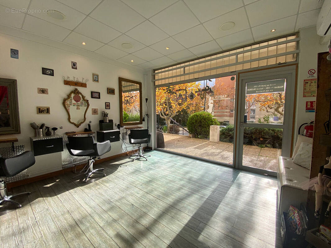 Commerce à CARNOUX-EN-PROVENCE