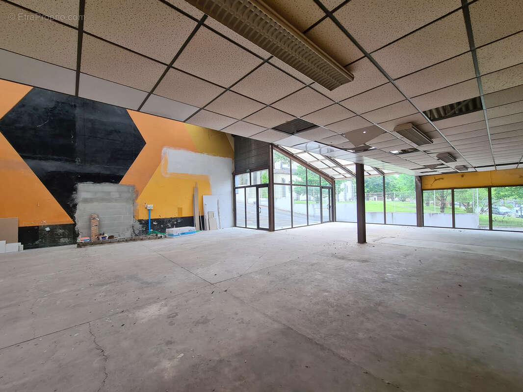 Local commercial à aménager centre Orthez 340 m² - photo 5