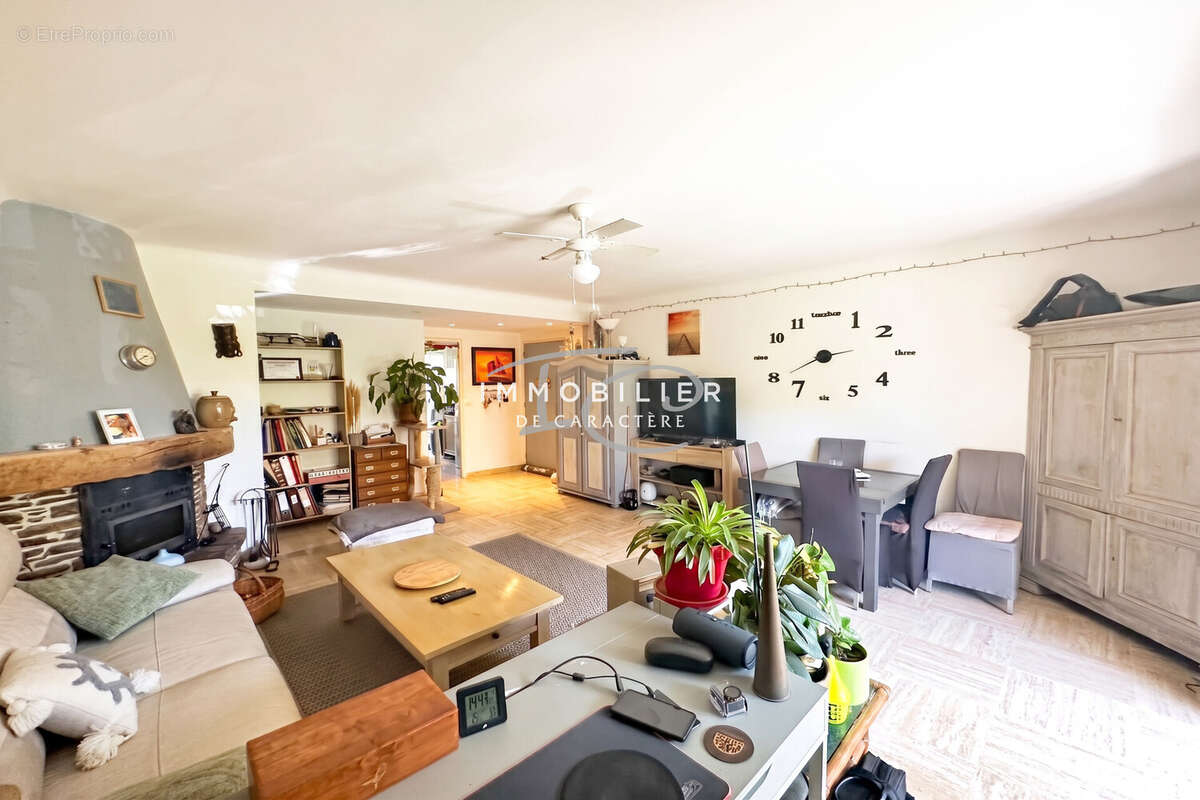 Appartement 82 m² à Cavalaire-Sur-Mer  - photo 2