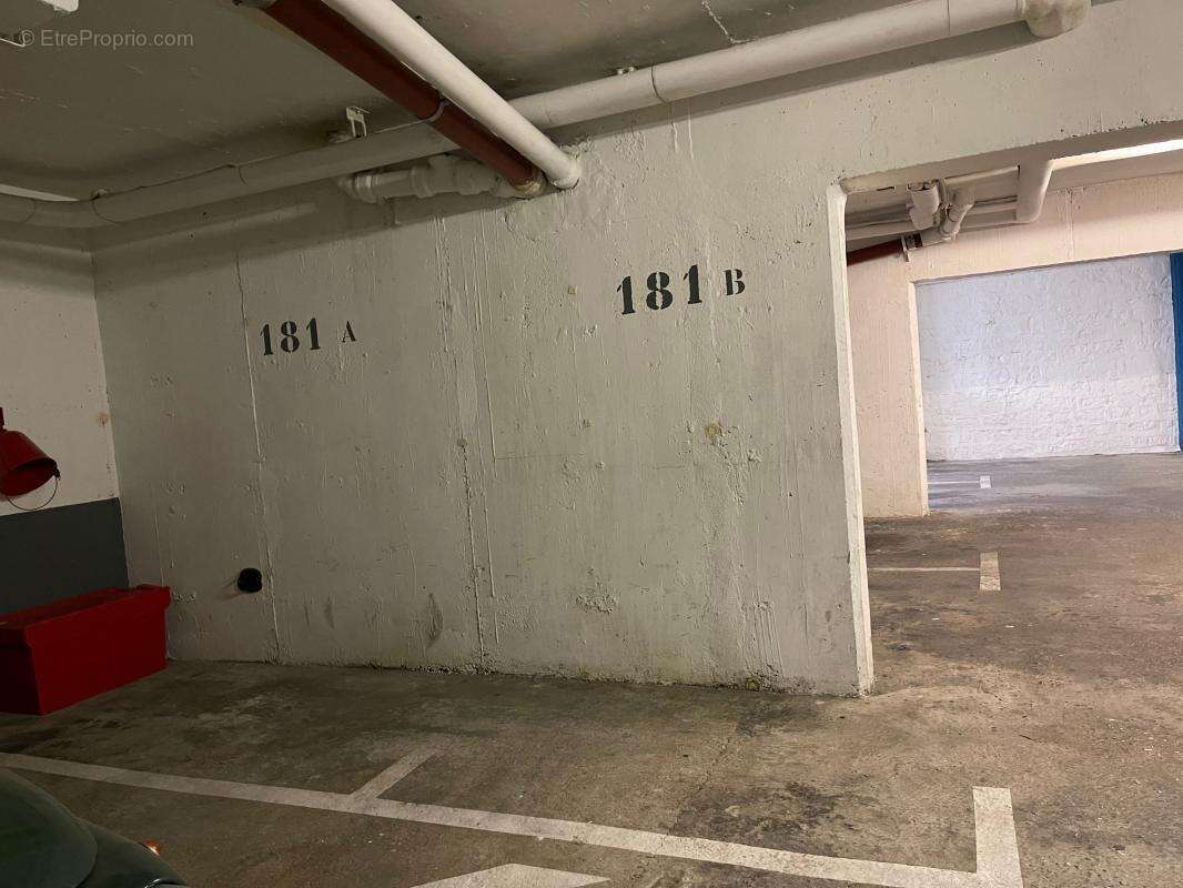 Parking à PARIS-12E