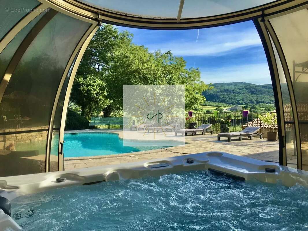 Maison à SAINT-MONTAN