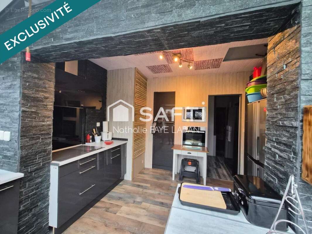 Maison 210 m² à La Puye  - photo 6