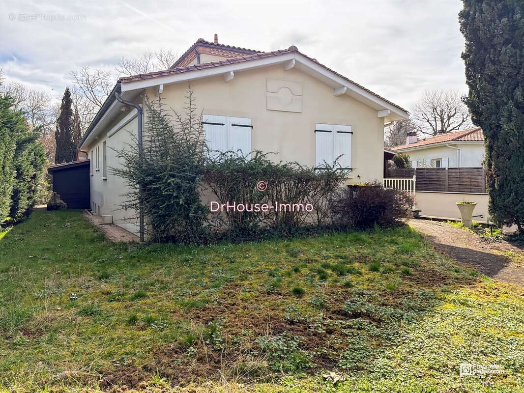 Maison 157 m² à Leognan  - photo 2