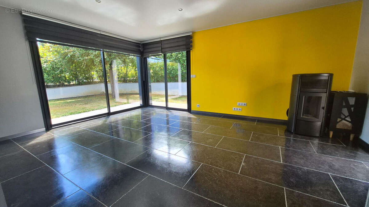 Maison à vendre - Proche Montivilliers - Maison d'architecte - 4 chambres - Jacuzzi - Garage - Jardin - photo 2