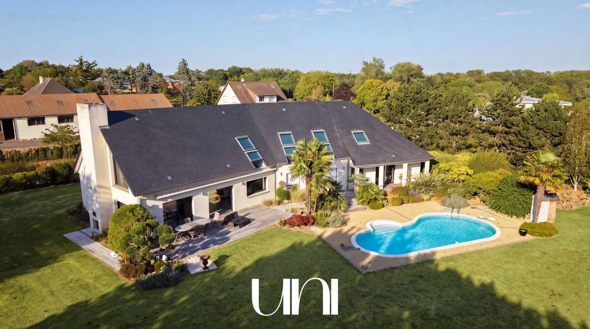 Maison 8 pièces de 295m2 avec piscine - BIÉVILLE-BEUVILLE - photo 12