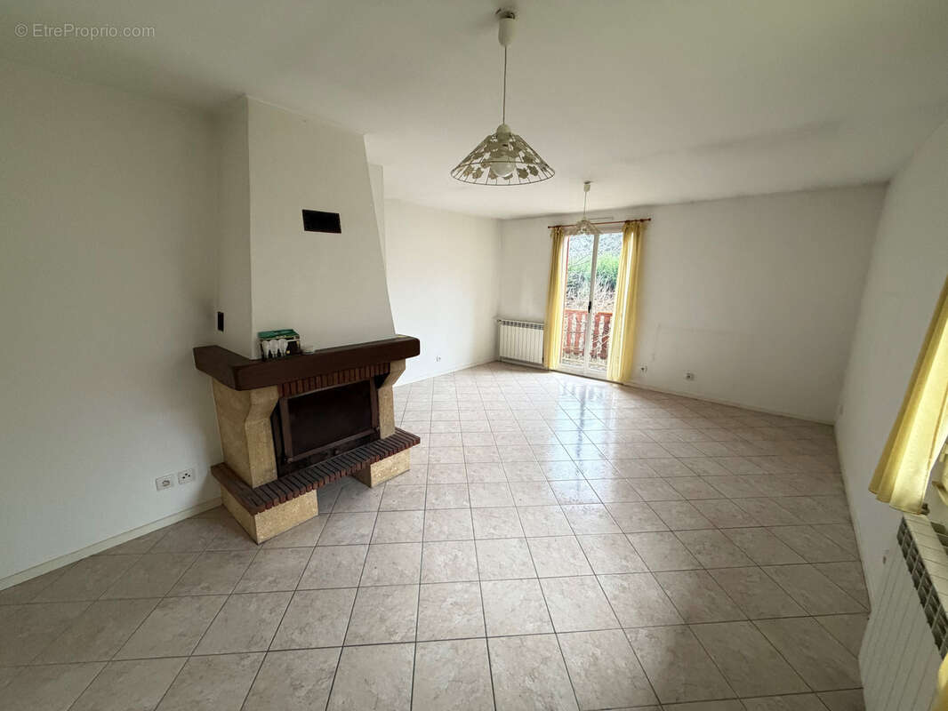 Maison à SAINT-ETIENNE-DE-CUINES