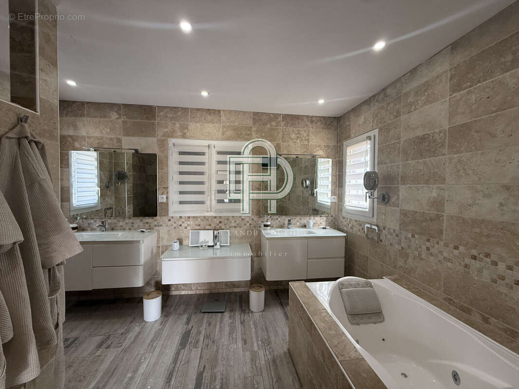Immobilier de prestige : villa 4 pièces à vendre à la plage de Narbonne - photo 10