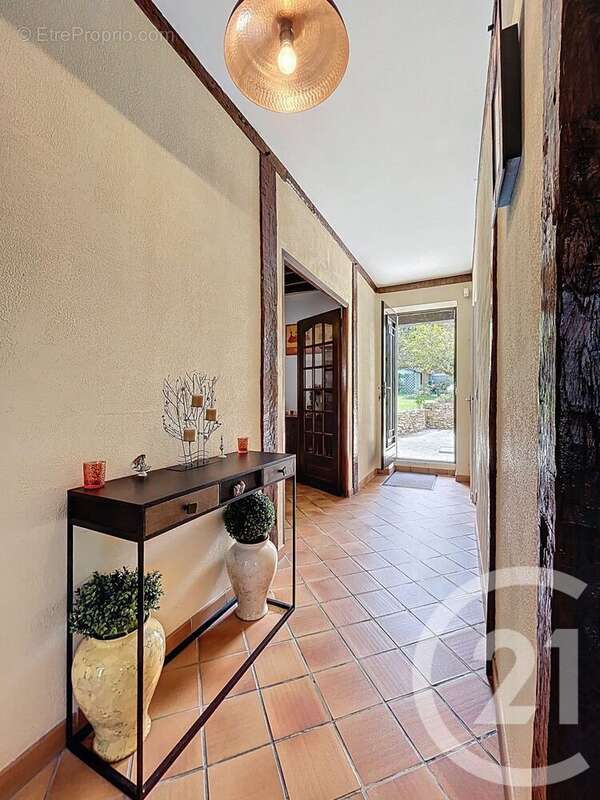Maison 161 m² à La Chapelle-Gauthier  - photo 2