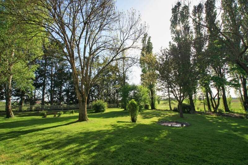 Longère 5 chambres, avec dépendances et un terrain de 3,4 hectares - photo 3