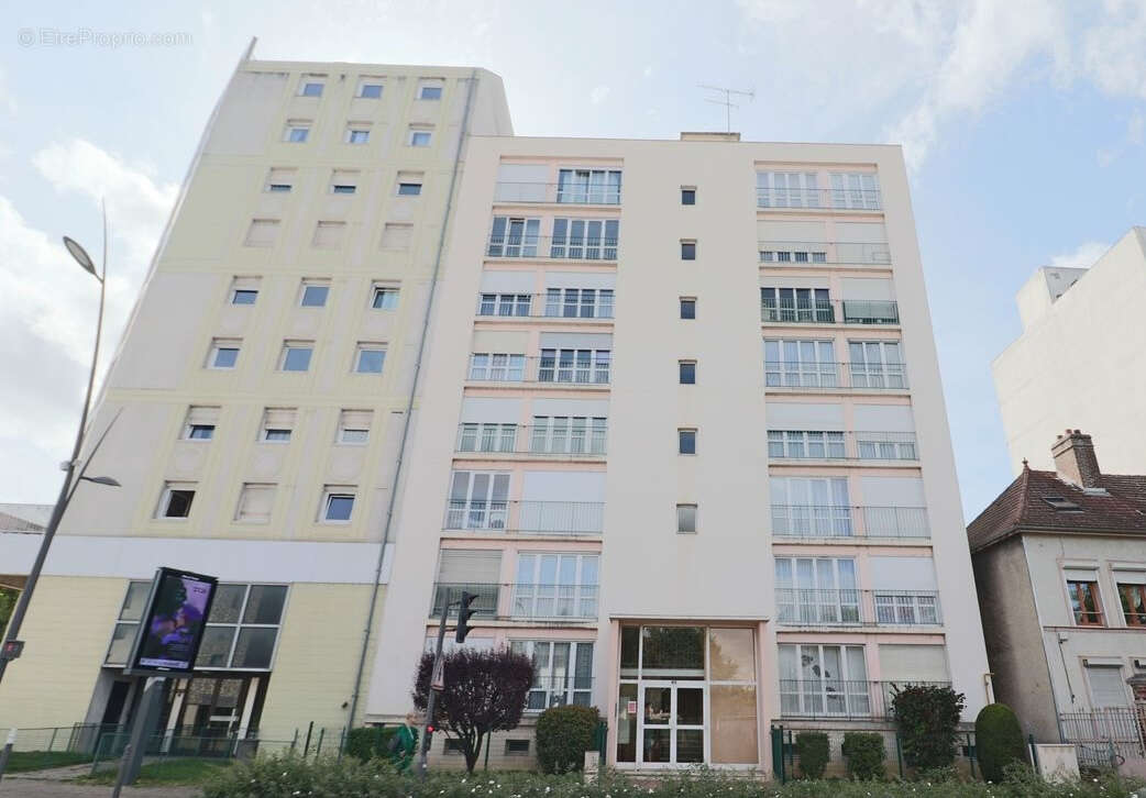 A deux pas du centre, appartment t4 traversant de 74m² - photo 5