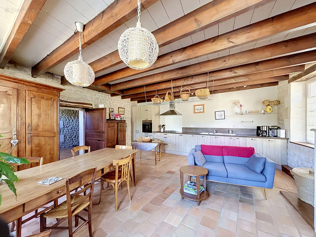 Maison à MONTIGNAC-CHARENTE