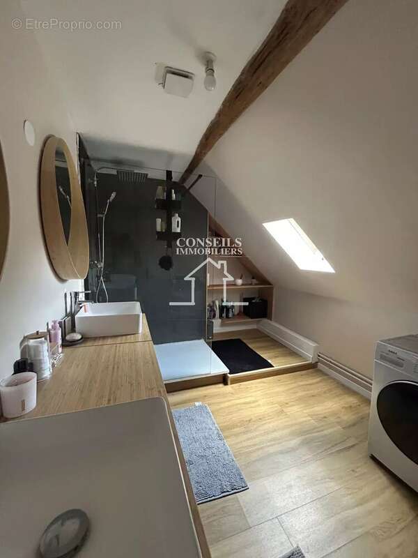 Maison à VILLENEUVE-SUR-YONNE