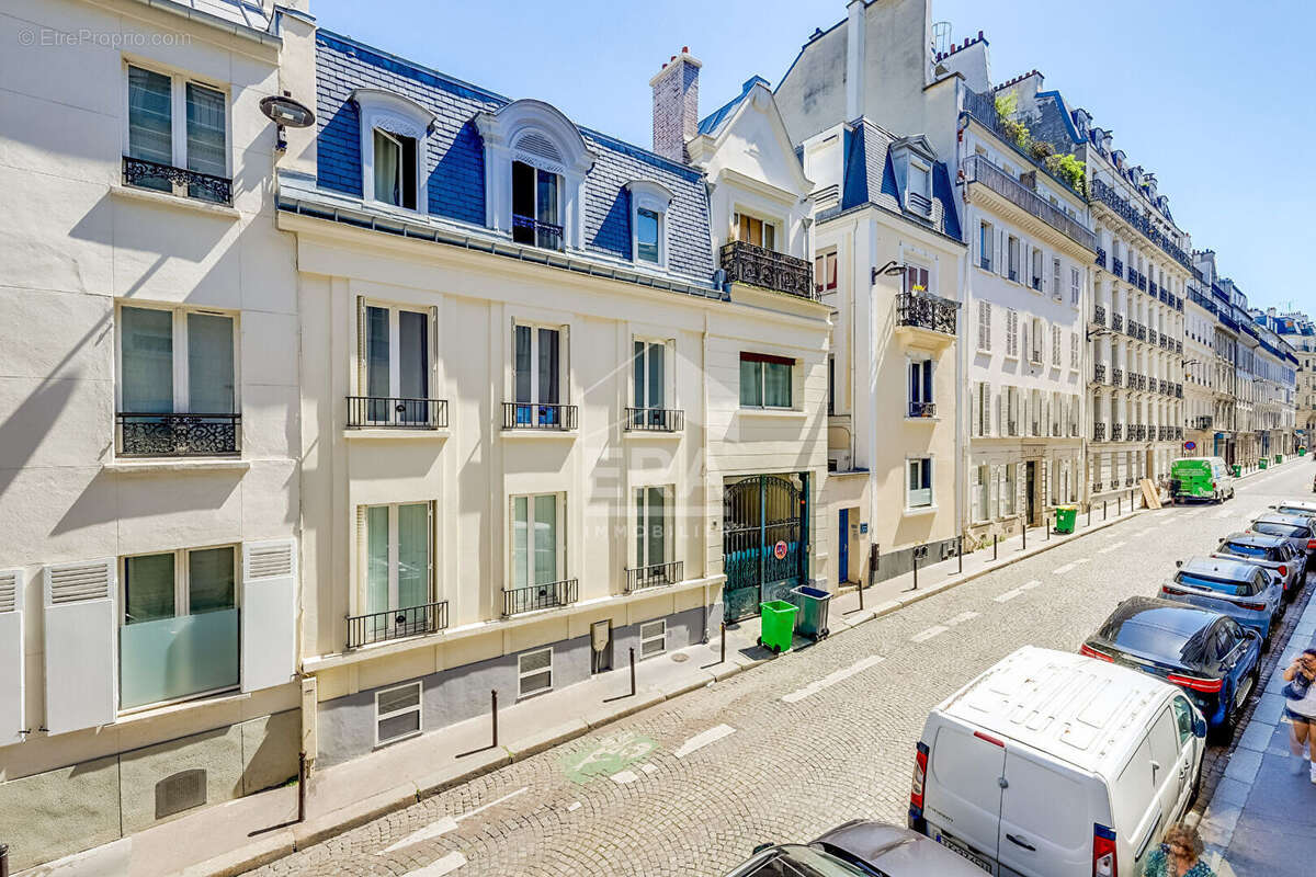 Appartement à PARIS-17E