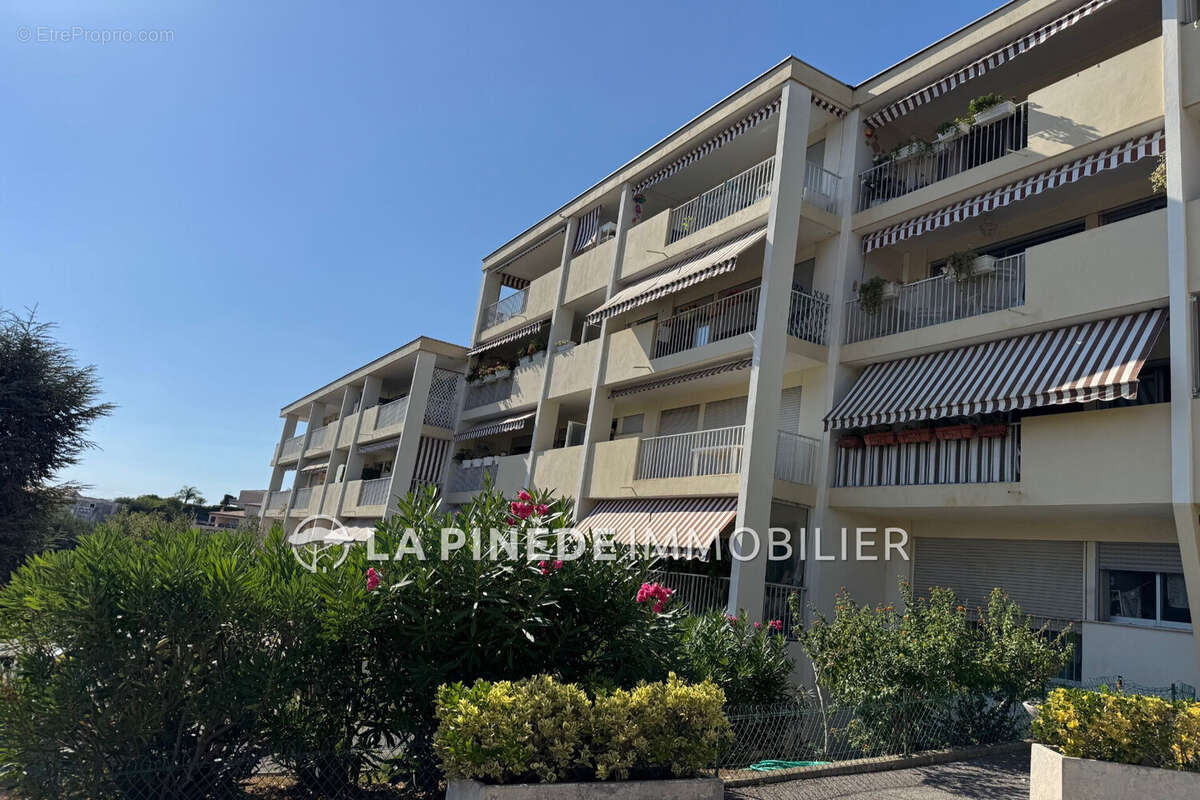 Appartement à SAINT-LAURENT-DU-VAR