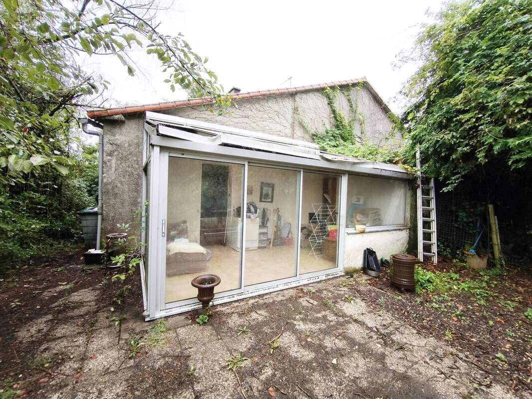 Charmante maison semi-mitoyenne avec granges, verger et plus de 5 000 m² de terrain - photo 10