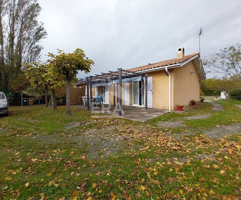 Maison à SAINT-CHRISTOLY-DE-BLAYE