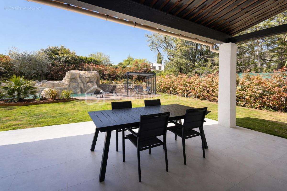 Roquefort-les-pins - superbe villa contemporaine au calme absol - photo 11