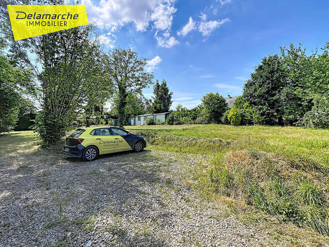 Terrain à bâtir de 2400m² viabilisé à Quettreville Sur Sienne avec cabanon raccordé aux réseaux - photo 5