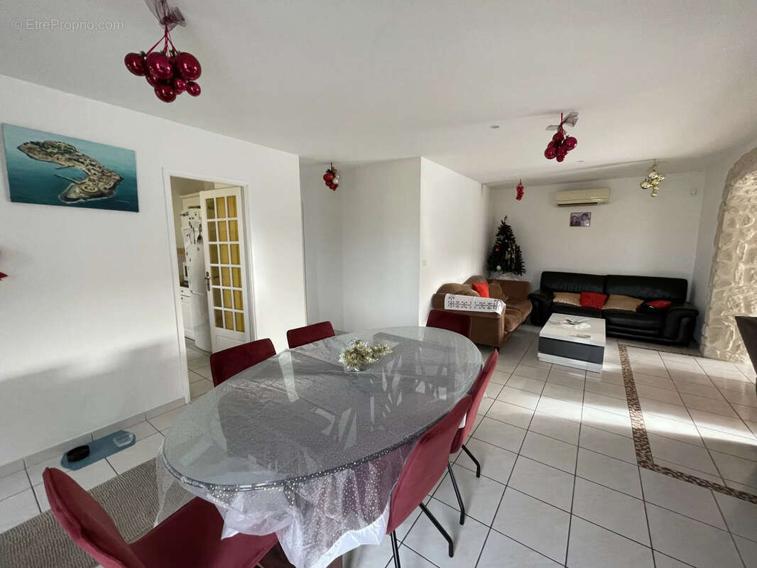 Maison à CROIX-CHAPEAU