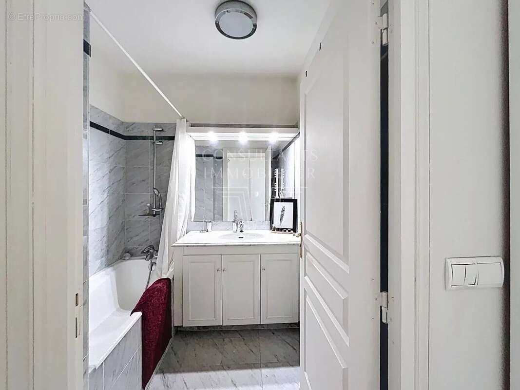 Place de la madeleine - pied-a-terre lumineux - photo 9