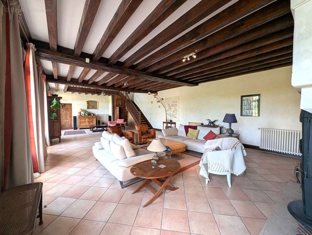 Maison à VALLIERES-LES-GRANDES