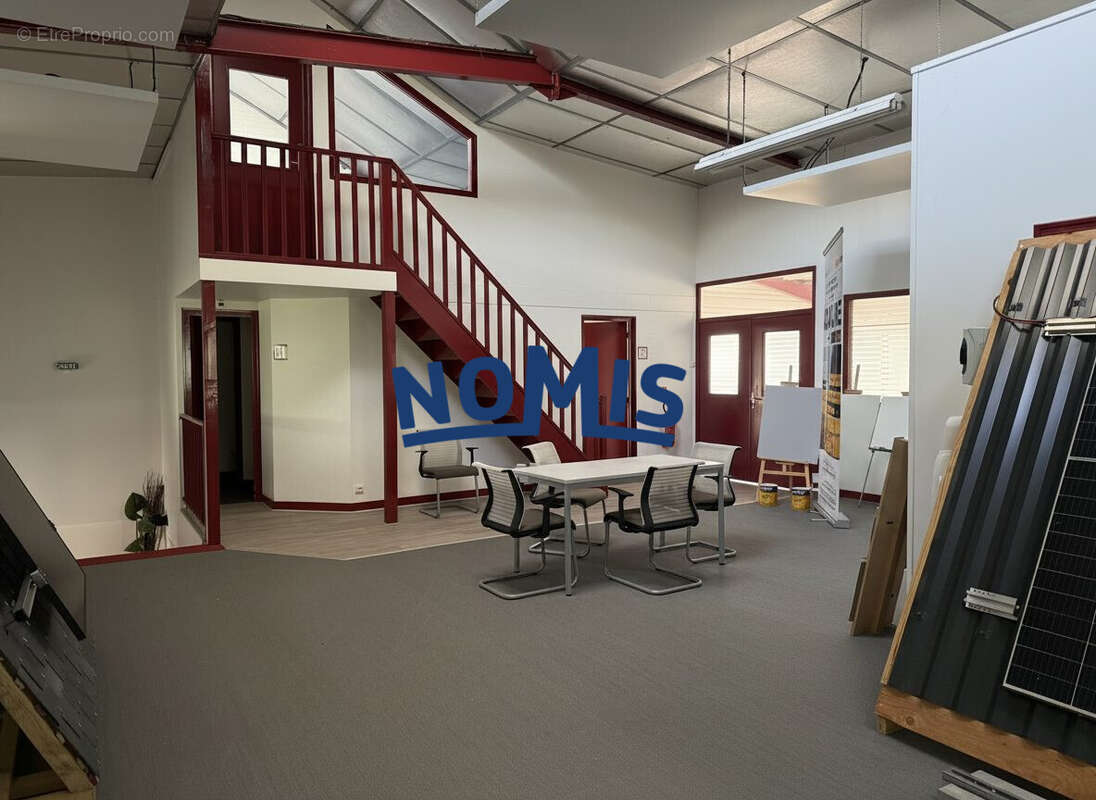 Commerce 850 m² à Haute-Goulaine  - photo 5