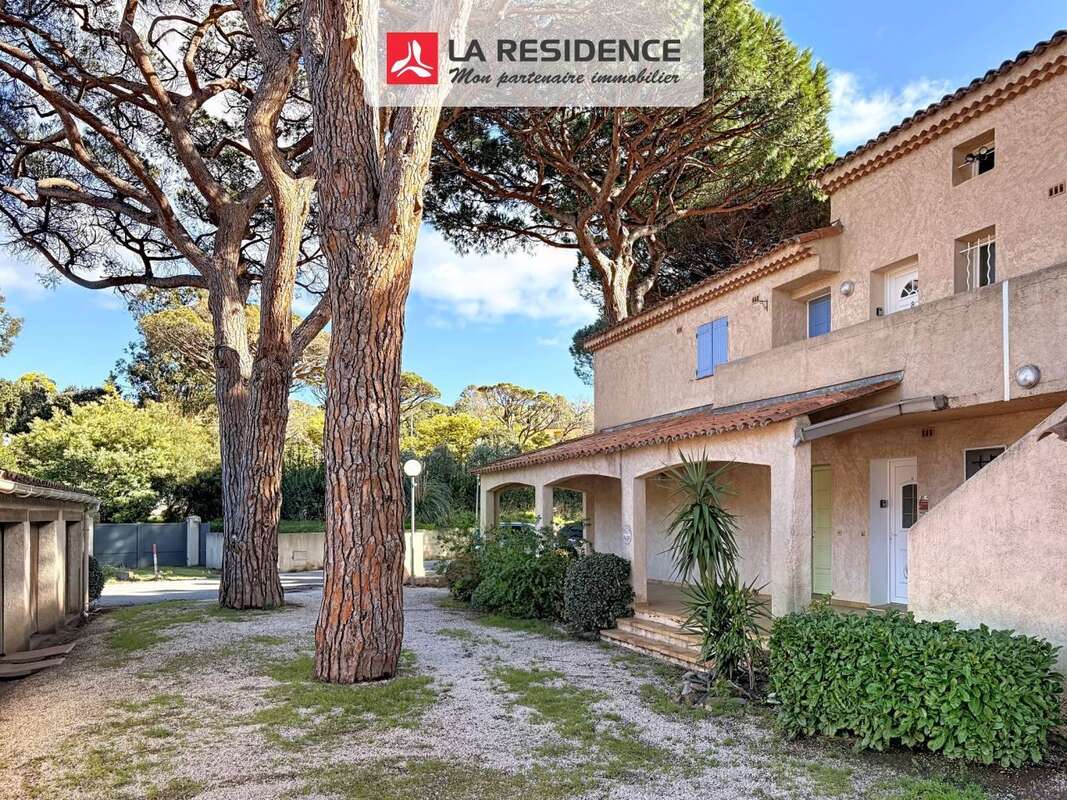 Appartement à ROQUEBRUNE-SUR-ARGENS