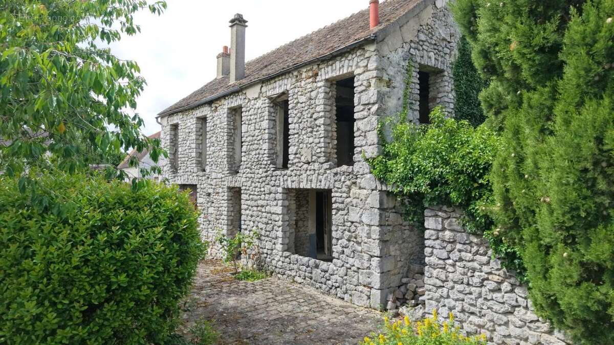 Maison à DAMMARTIN-EN-SERVE