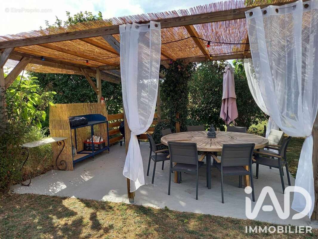 Maison 158 m² à Thonac  - photo 2