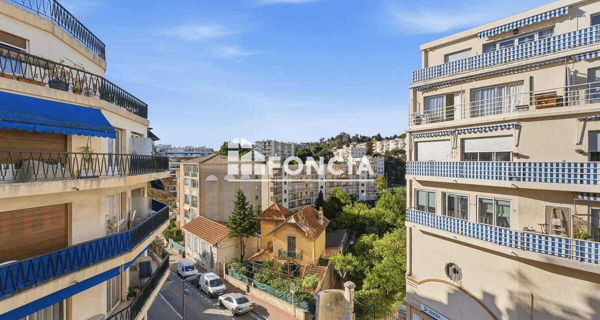 Cannes – Place Stanislas : 3 pièces rénové avec grande terrasse & double parking - photo 9