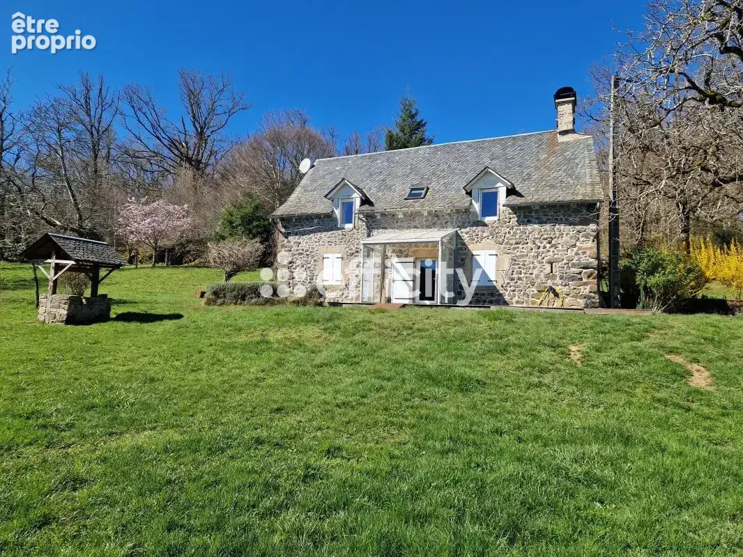 Maison à SARROUX