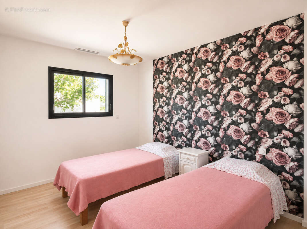 Maison contemporaine de plain-pied de 121 m2 avec 4 chambres et garage à Bergerac - photo 8