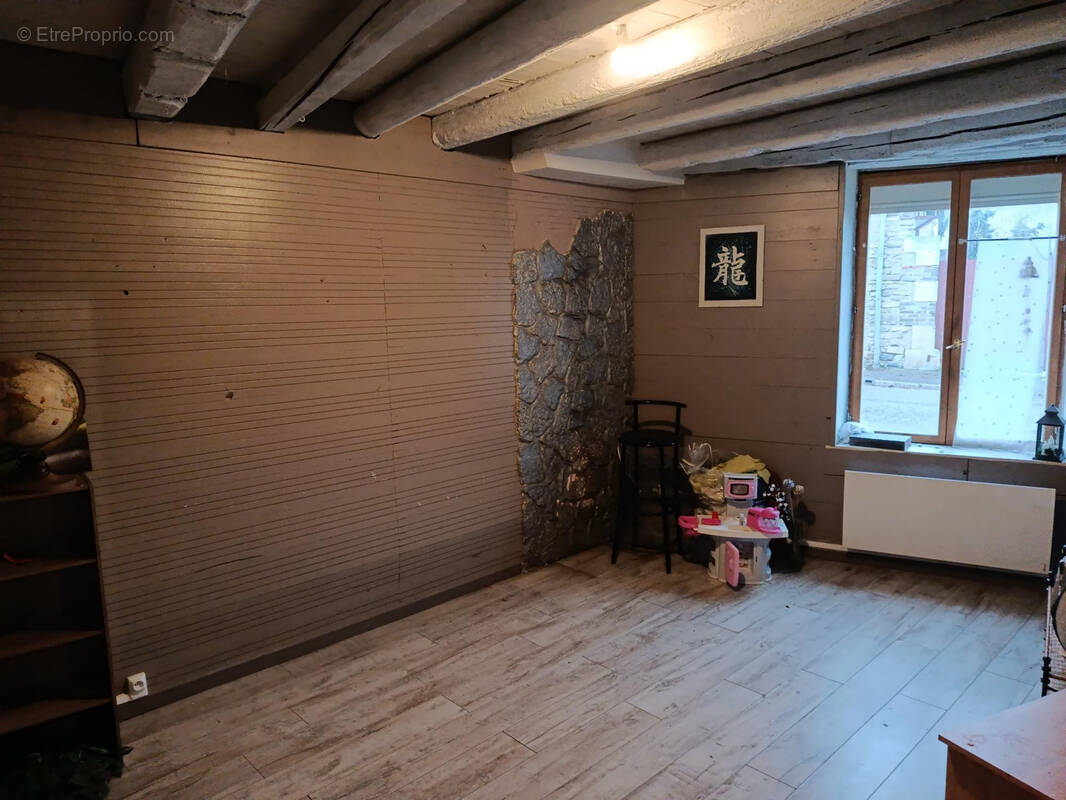 Maison à VIC-SUR-SEILLE