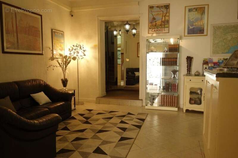 Commerce à SAINT-VALLIER-DE-THIEY