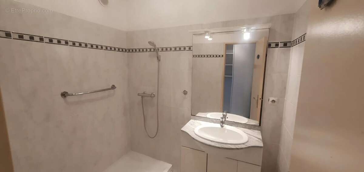 Appartement à VALLAURIS