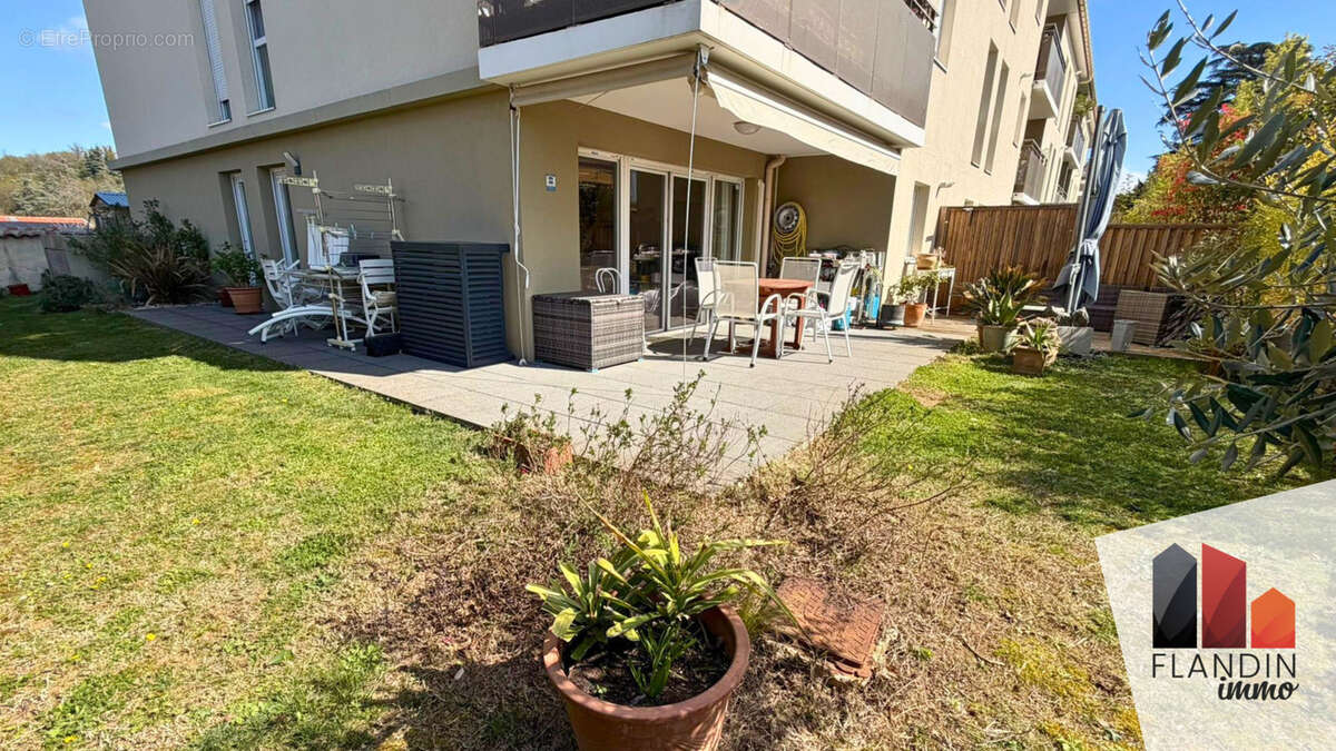 Appartement de standing de 93 m2 avec jardin, terrasse et vue sur les Monts du Lyonnais - photo 9