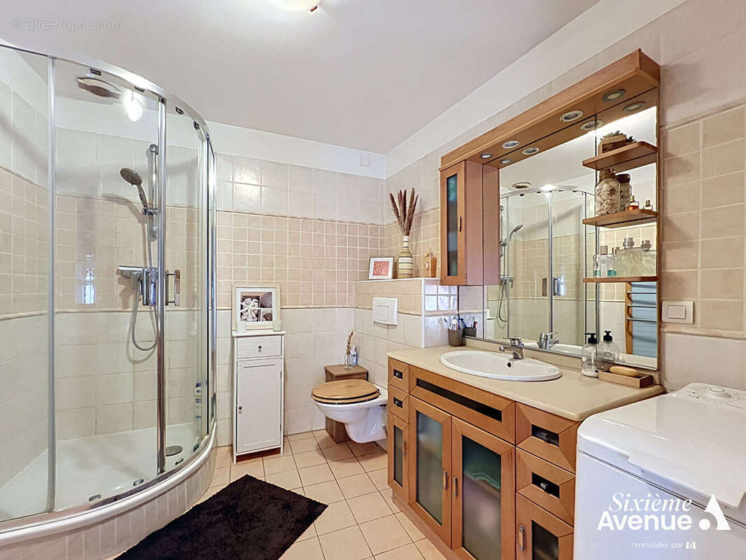 Maison de Village à Saint-Symphorien d'Ozon, 5 pièces, 3 chambres 119 m2. - photo 11