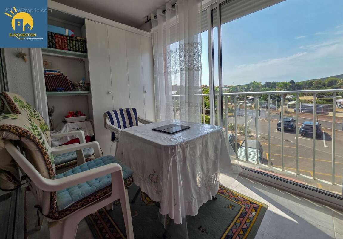 À vendre  t2 en 1ere ligne, au cur de la plage du môle - photo 3