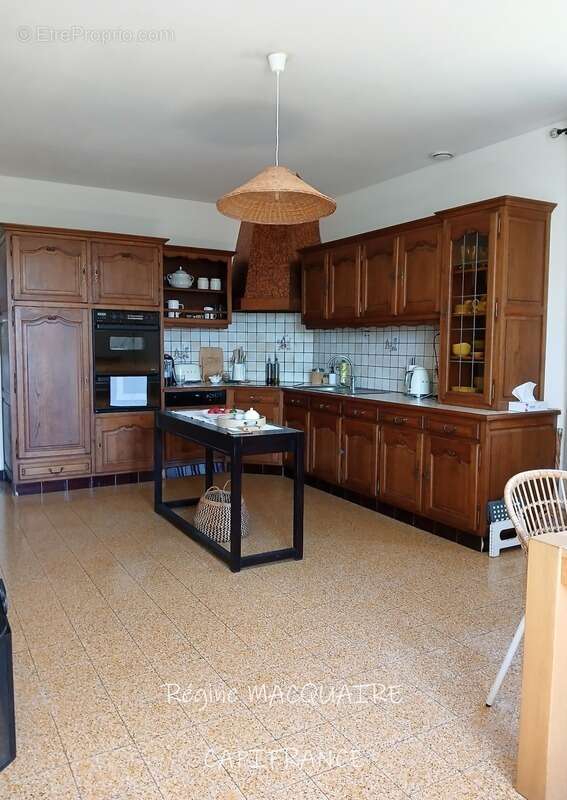 À vendre : Maison mitoyenne de 4 pièces,143 m2 env., 3 chambres sur un terrain de 1500 m2 avec panorama exceptionnel sur la camp - photo 7