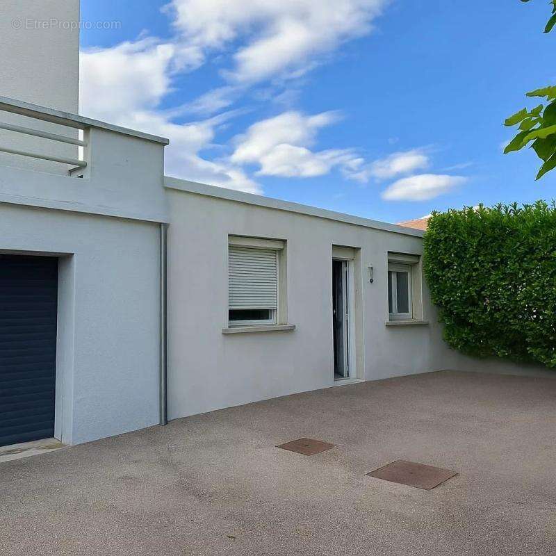 Maison à SAINT-GENIS-LAVAL