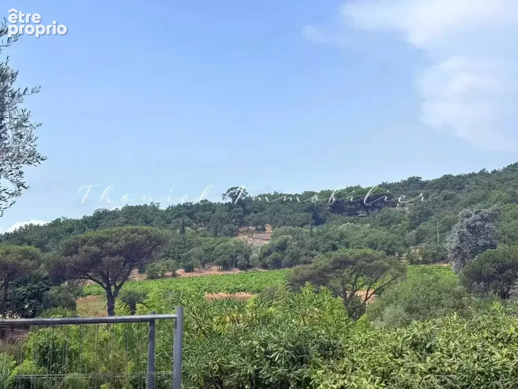 Terrain constructible de 1 200 m² à vendre à Grimaud - photo 2
