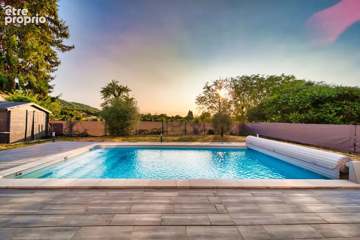 Découvrez cette maison récente de 150m² avec piscine. - photo 2