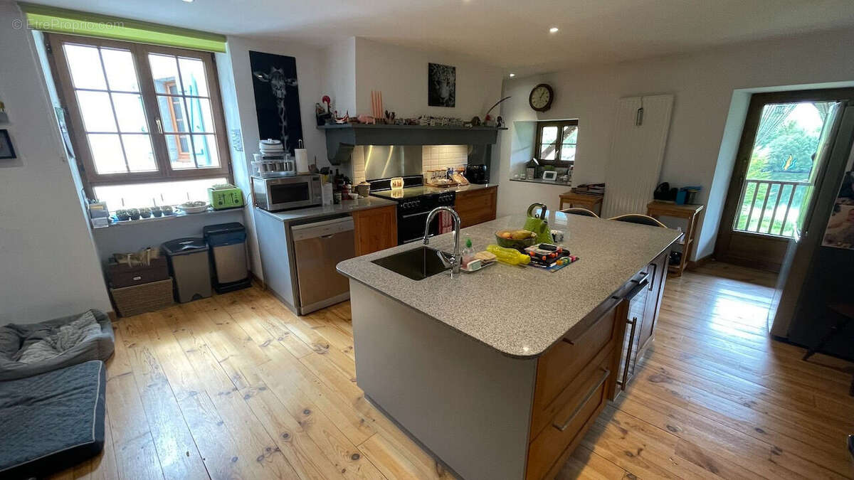Maison 310 m² à Laruns  - photo 6