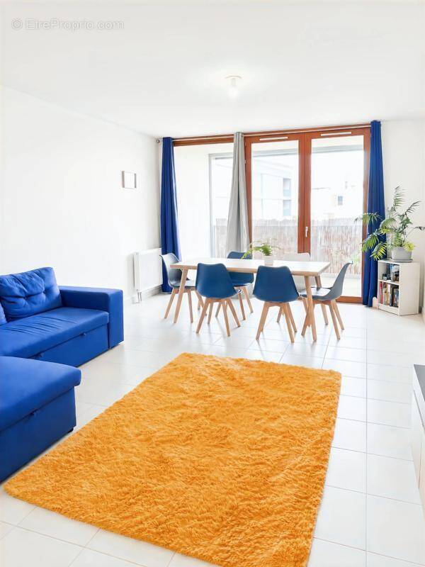 Appartement à BEAUZELLE