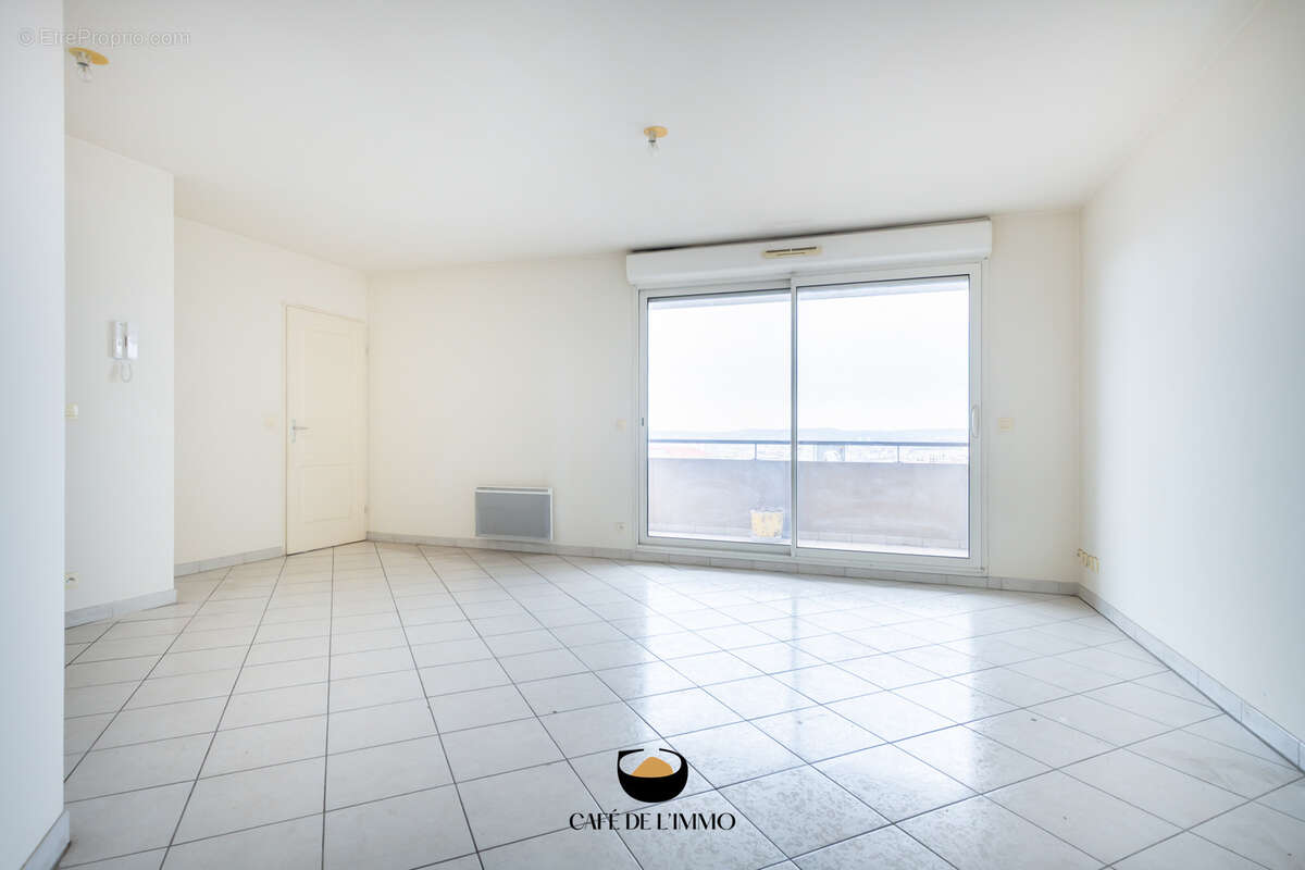 Appartement à MARSEILLE-4E