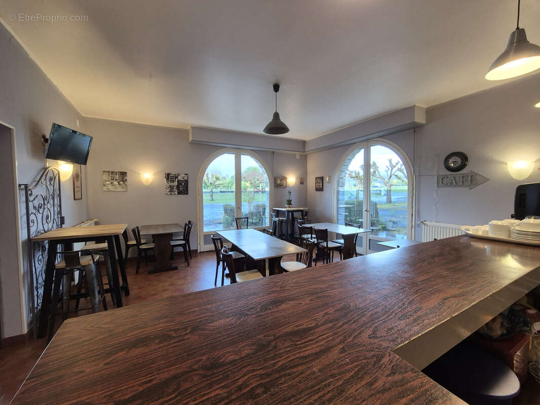 Commerce à LAMARQUE-PONTACQ